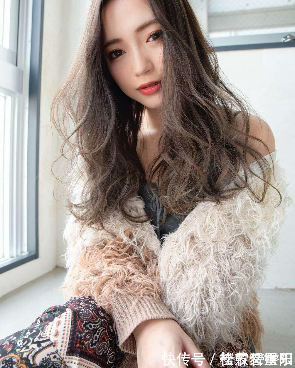 卷度 45岁女人如何做出35岁的发型效果这四点一看就明白,减龄还时尚