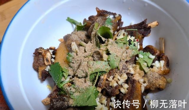 吃羊肉还怕膻味吗推荐你试试这吃法,好吃没膻味,一只羊不够吃!