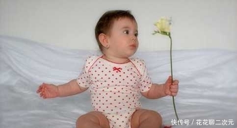 搞笑宝宝系列:都不要打扰我,让我先眯一会,这样子太逗了