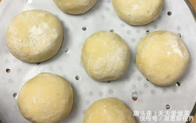 好吃|玉米面菜团子简单好吃的秘诀,不和面、不揉面,皮薄馅大真香!