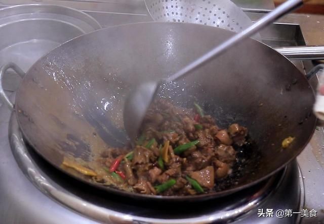 入味|百吃不厌的“鸭肉”做法，香辣入味，鲜嫩不柴，全家人都爱吃