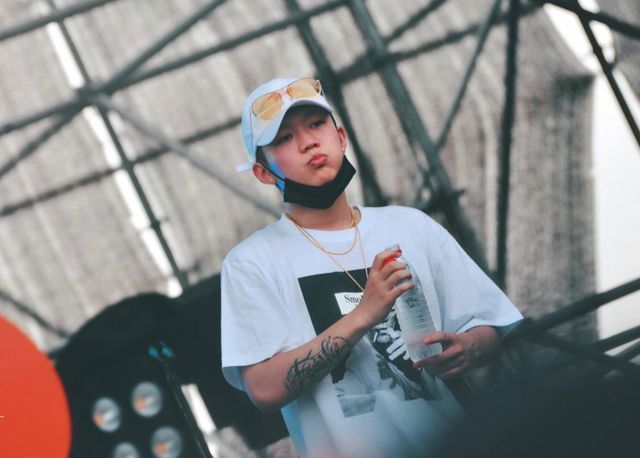 下架|PGONE再发新歌,不仅没被下架,还顺势冲上了榜首,热度难以遏制