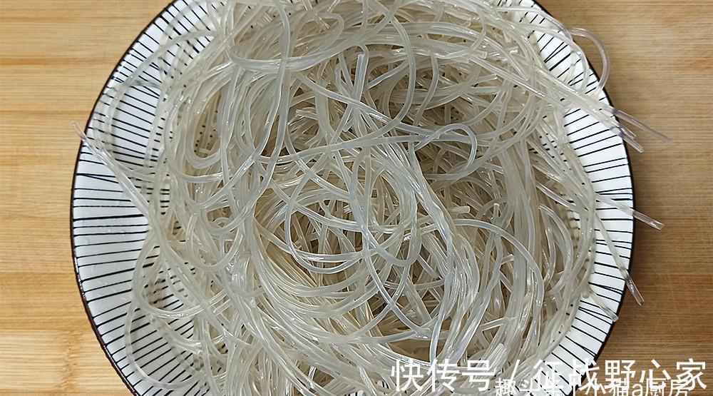 家常菜肉末粉条,鲜香酸辣,特别开胃,我们家冬天常吃