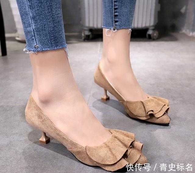 高跟鞋已经out了，不累脚的‘猫跟鞋’，让你小女人味十足！