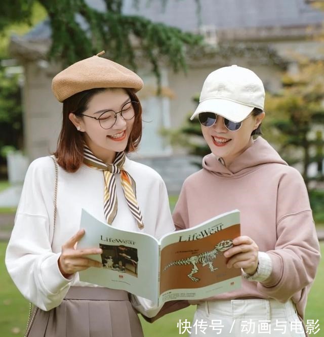 彩色 60岁的女人,建议多学学这几位博主的穿搭,真实自然还很显年轻!