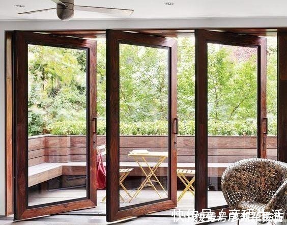 阳台|越来越多家庭在客厅和阳台之间选这些隔断，好看实用，还改善格局！