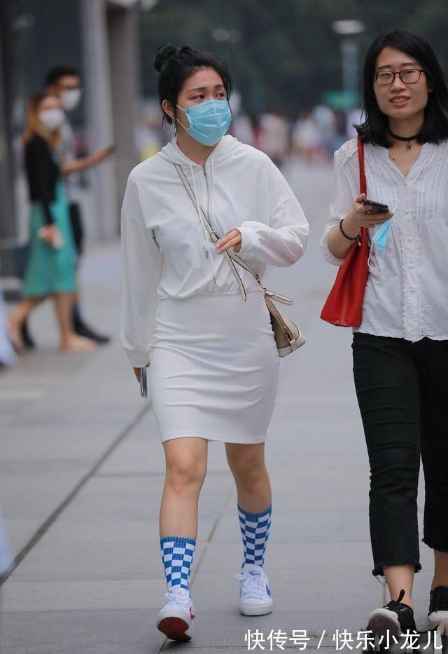 穿搭|优雅多姿的瑜伽裤美女,露腿的穿搭组合很加分,显得瘦高