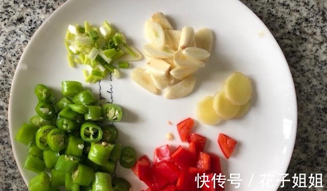红辣椒|教你一道孜然鸡心,自己在家就能做,麻辣鲜香,清脆可口!