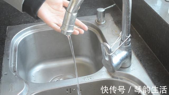 出水量|衣服上吊牌不要丢,放在家里用途真厉害,一年省不少钱,长见识了