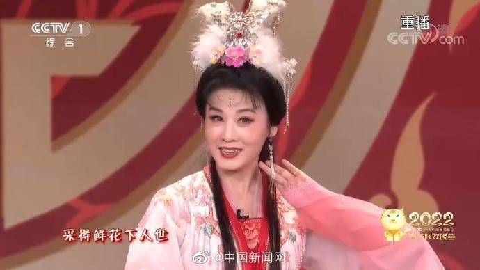 表情|台上精彩演绎， 手机里传神“表情”， 打破的是次元……