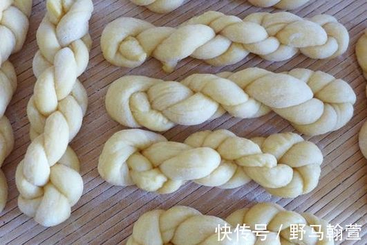 猪油|奶奶用了30年的炸麻花方法,5块钱做一锅,外酥里嫩,一捏就碎