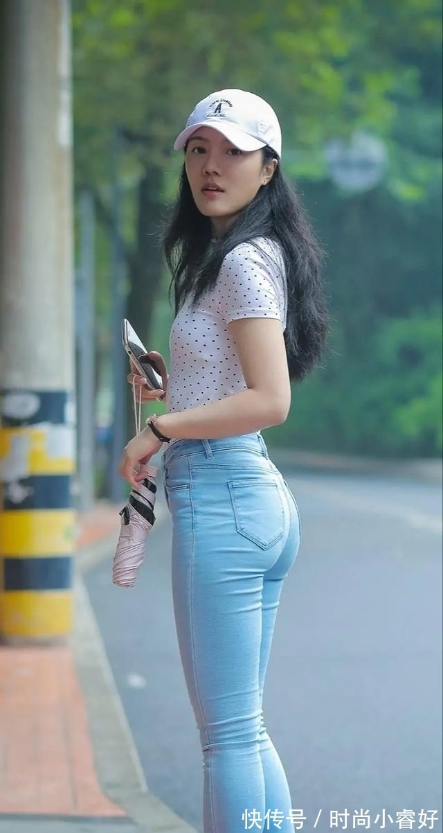 搭配 打底裤穿搭超级女王范,完美勾勒出女士那曼妙的身姿,简单美感