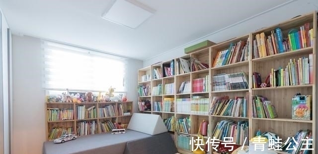 卡座|240㎡足足有4个书房,一家几口各用各的,互不打扰,越看越大气