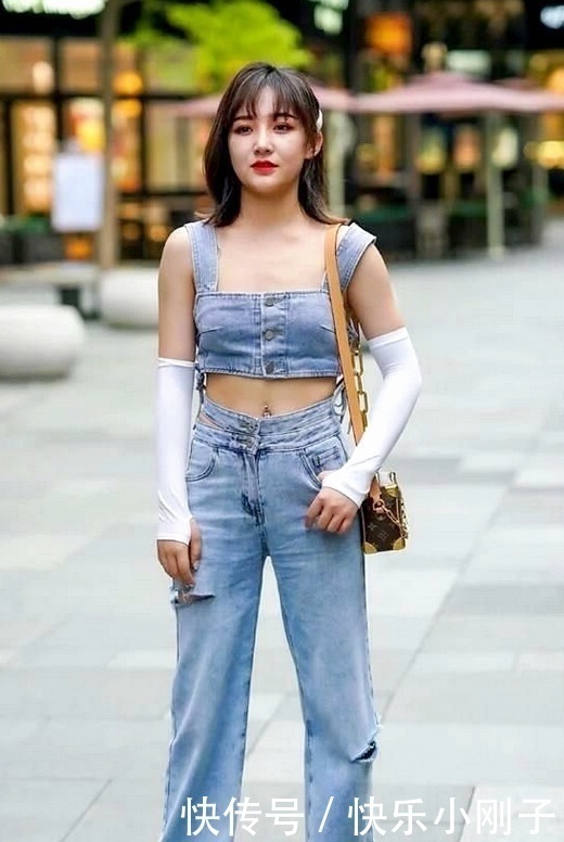 ol|OL小姐姐牛仔的吊带抹胸,随性慵懒,酷酷味道的街头风!