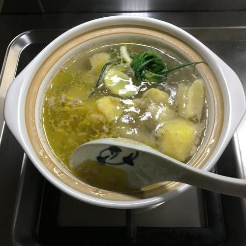 香菇黄花菜鸡汤，营养滋补，鲜美不腻