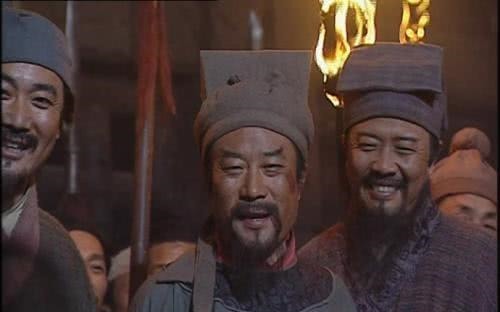 卢俊义$宋江被害死后,花荣悲痛的随他而逝,此梁山好汉却是朝天大笑!