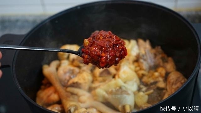 身上|鸡身上最脏的部位是这里，做菜熬汤要扔走，很多人都没有注意到