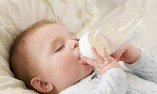 母乳|从小喝“母乳”和“奶粉”的孩子有区别么不仅有,还影响到成年