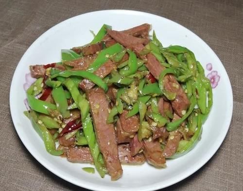 驴肉炒青椒怎么做好吃？三个窍门，鲜嫩可口美味下饭，简单又营养