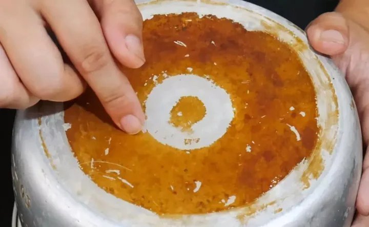 小苏打|不管电饭锅内胆多黄多脏,教你一招,顽固污垢一擦就掉,省时省力