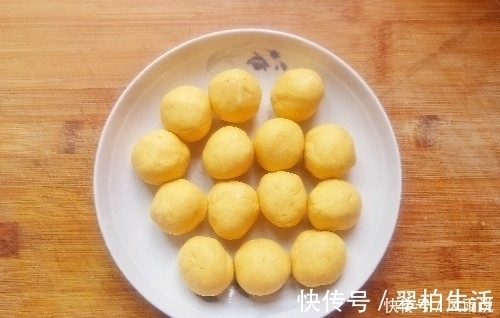 南瓜新吃法,我家每周准做一次,软糯香甜真美味,比炒的好吃多了