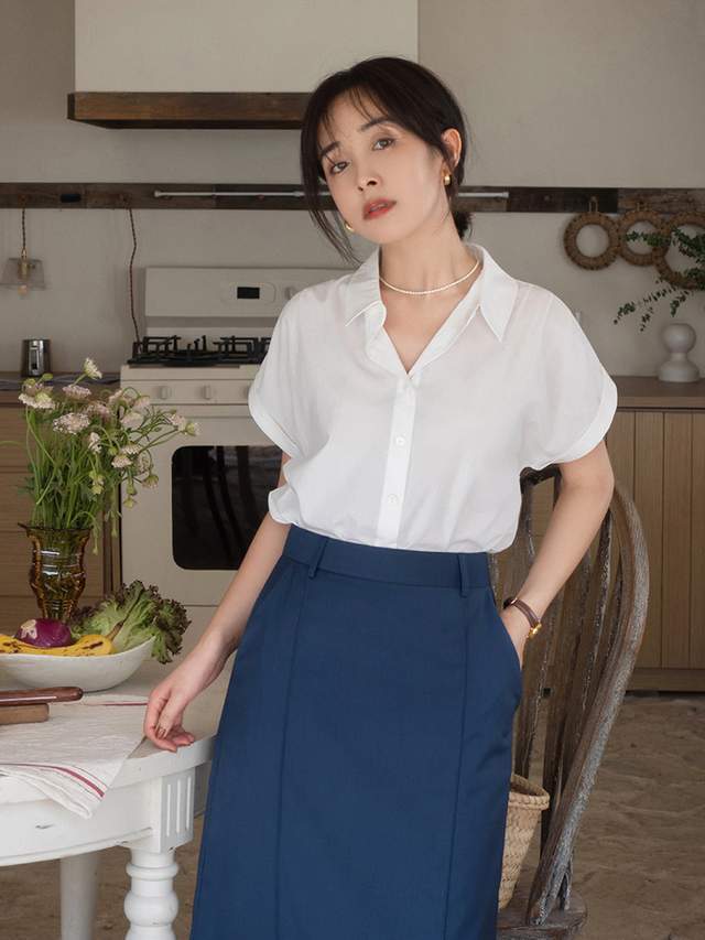 衬衫|33岁的女性如何穿衬衫才时髦?搭配上牛仔裤和蓝色西装裤,超好看