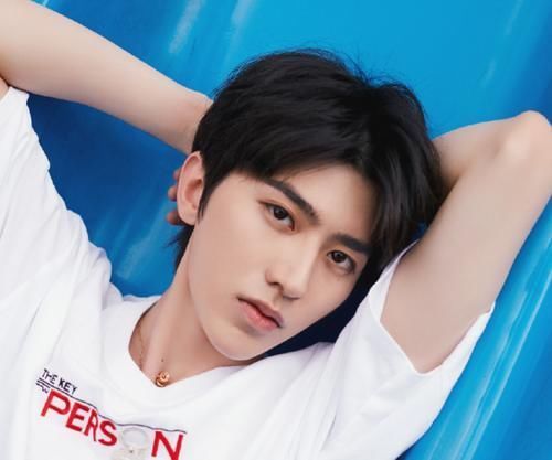 吴谨言baby掉水里先救谁李晨太现实,蔡徐坤果然是个憨憨