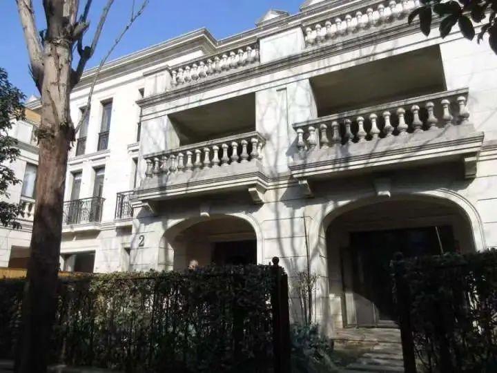 挂牌|杭城一套房子“五本证”，竟有6人分别掏5张“房票”来抢！网友：图个啥啊？