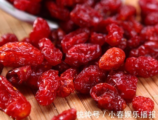 黑色素|女性睡前多吃1种小零食,大肚子平了,皱纹淡了,皮肤细腻又光滑