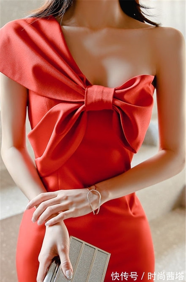小姐姐 穿衣搭配之全场靓丽焦点,热情与喜庆的代名词,高雅红色连衣裙