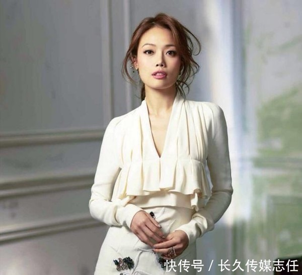 发型师透露:这3种发型留久了,会加速“脱发”,发际线还易上移