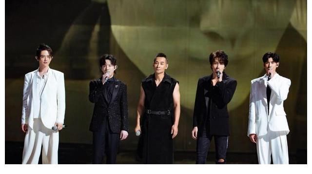 《披荆斩棘的哥哥》迎来成团总决赛,网友:后期终于可以放假了