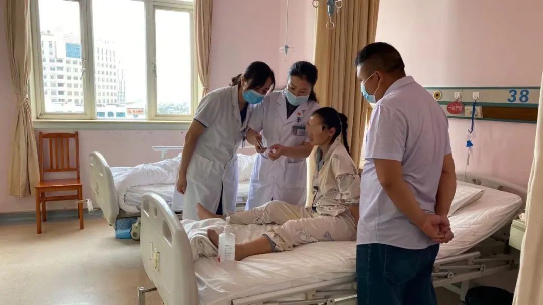 胎儿|世界罕见!胎儿在腹腔内生长了28周后出生了