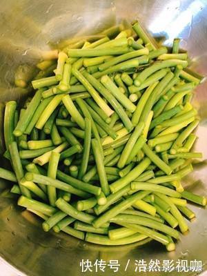 美味|家常牛肉菜谱,蒜苔炒牛肉,简单美味营养,适合夏天