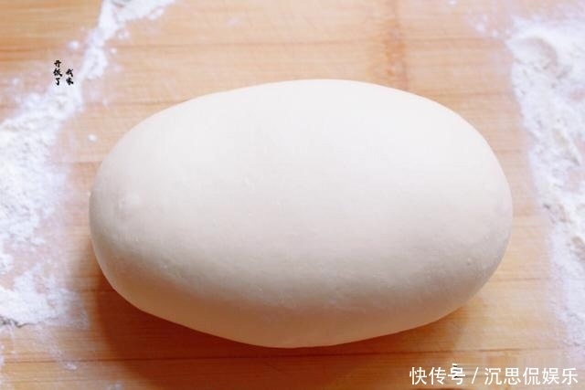 烧饼|酥到掉渣的烧饼,平底锅就能做,每次一斤面,咸香酥脆,出锅必光