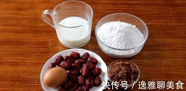 1个鸡蛋,一点糯米粉,这样做出来的年糕吃着过瘾,一口一个