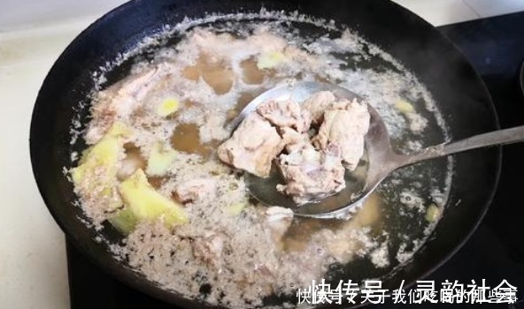 原味|炖肉汤排骨汤时，学会“4不用”，汤原汁原味，鲜美不腥，不发柴