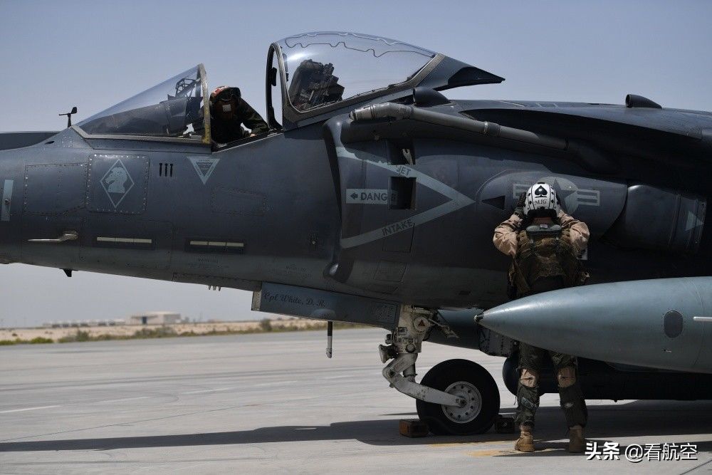 美国海军陆战队av-8b鹞式攻击机参加沙漠演习