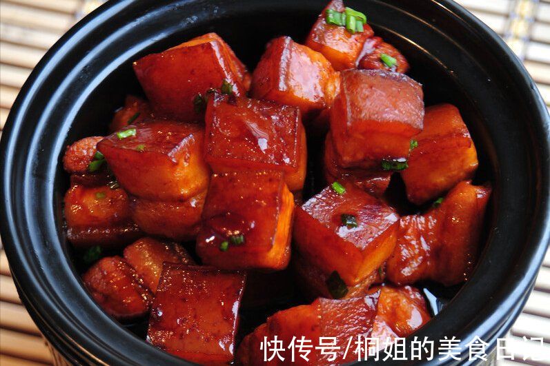 炖红烧肉,不用油不用水,牢记3个窍门,出锅又香又糯,入口即化