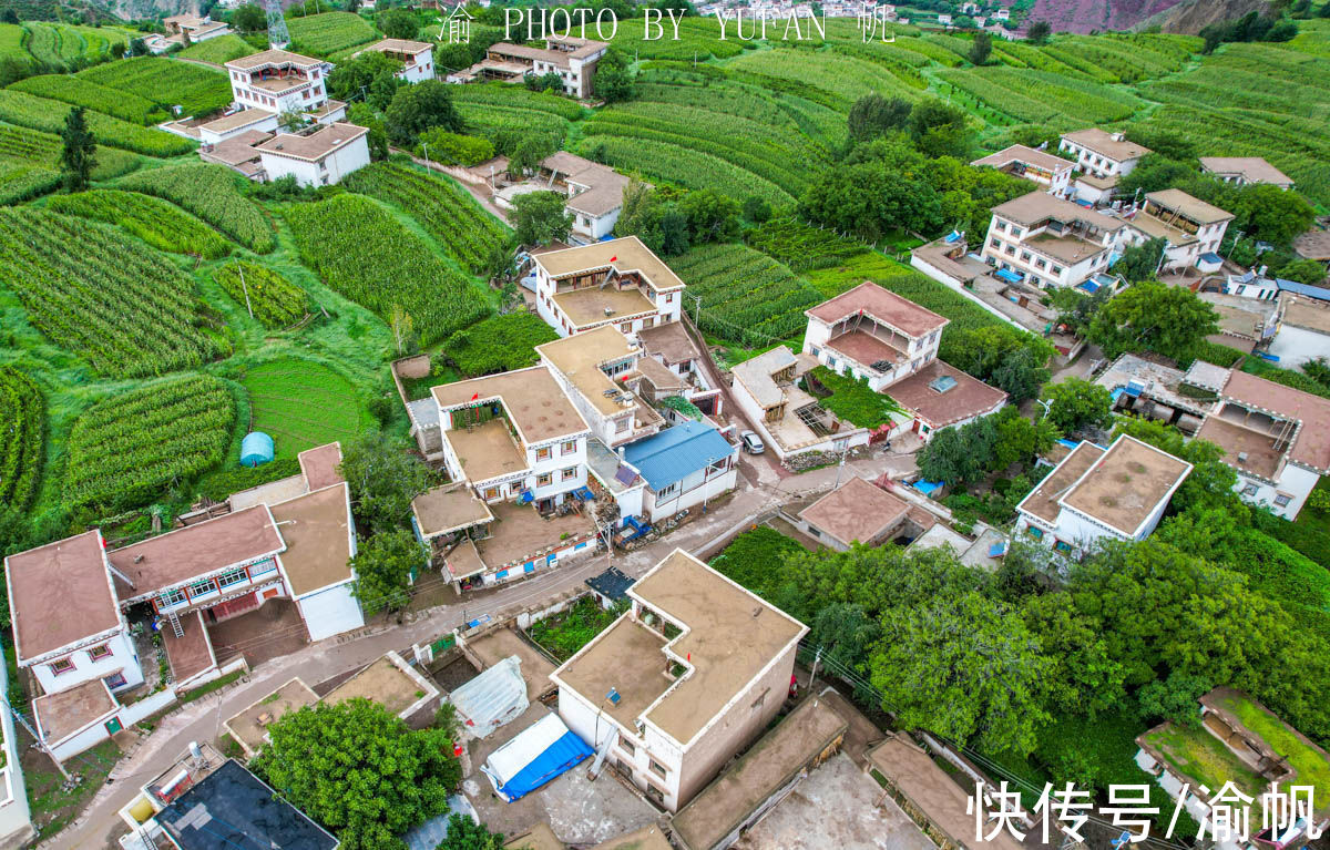 重庆|西藏新农村，家家都住小洋楼，环境美如世外桃源，村里还建有教堂