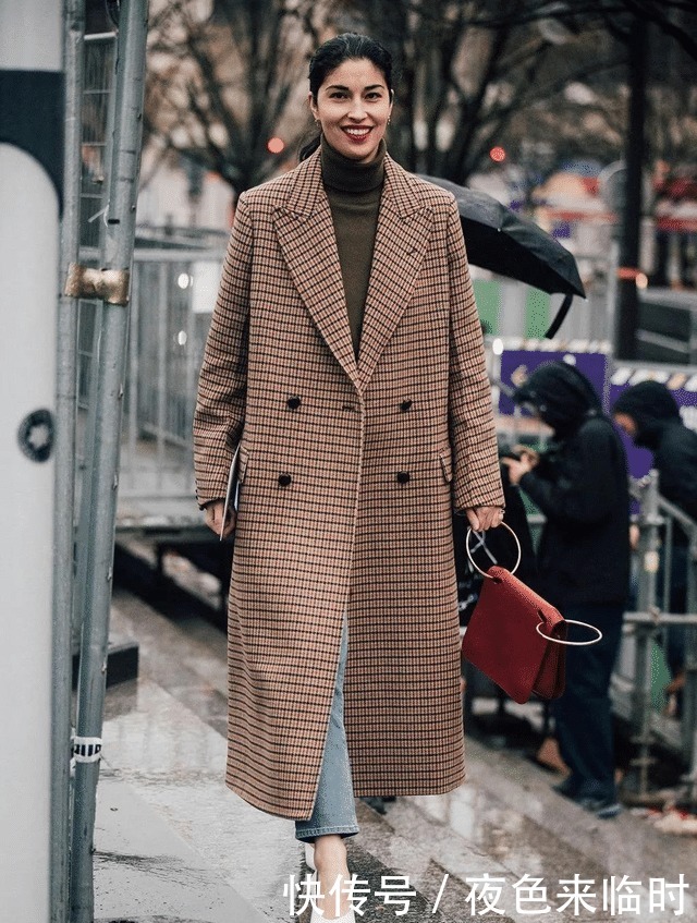 场面|见过大场面的女人,大衣很少配打底裤,不得体!看孟晚舟你就懂了