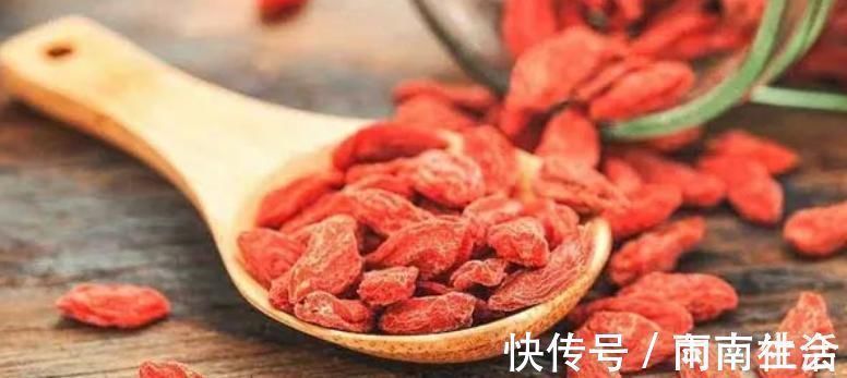 枸杞|原来枸杞不能随便泡水喝,4种情况下,相当于给身体喂毒,要记牢