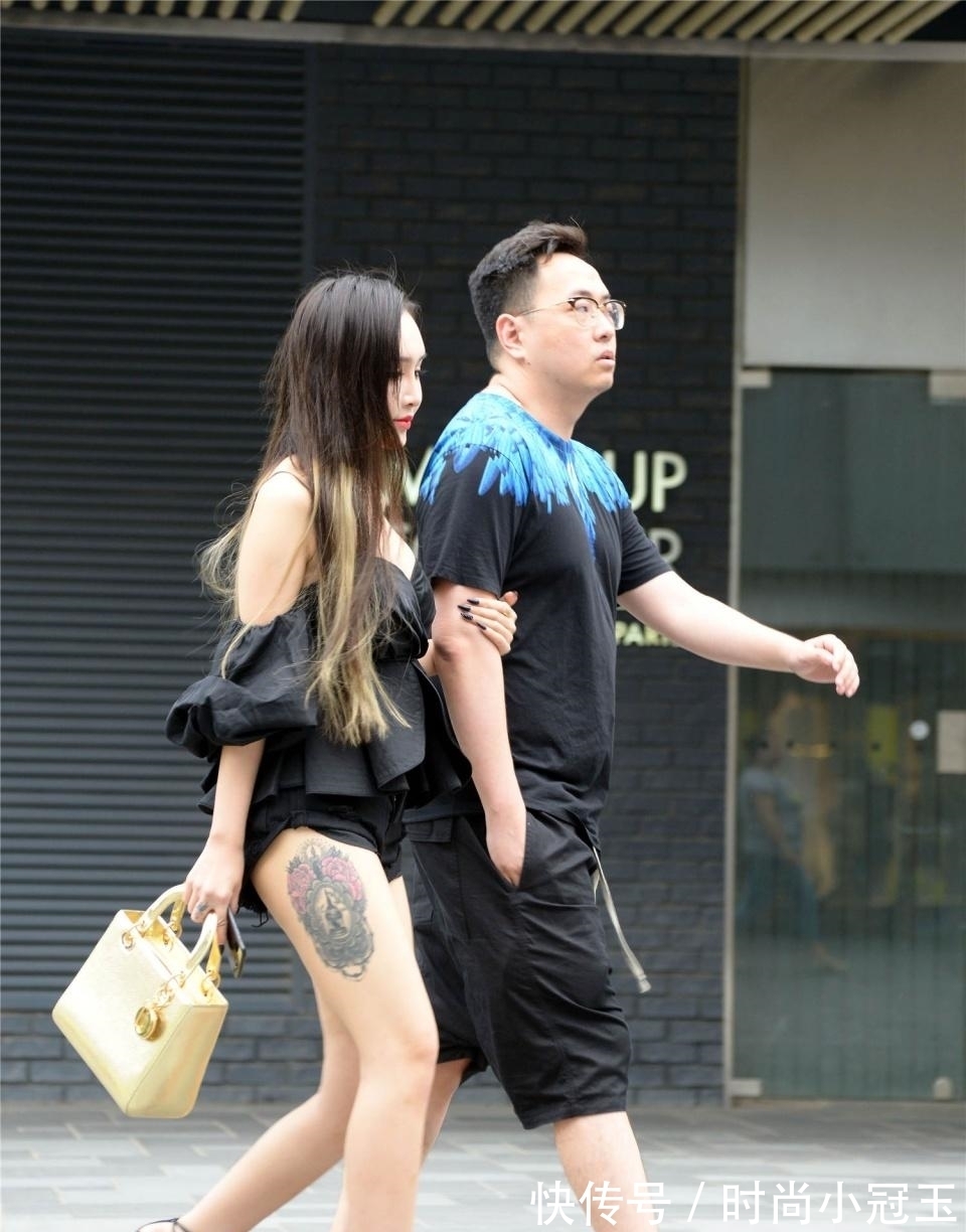 高级感|黑色如何搭配出高级感，一双10厘米细高跟凉鞋，不能缺少