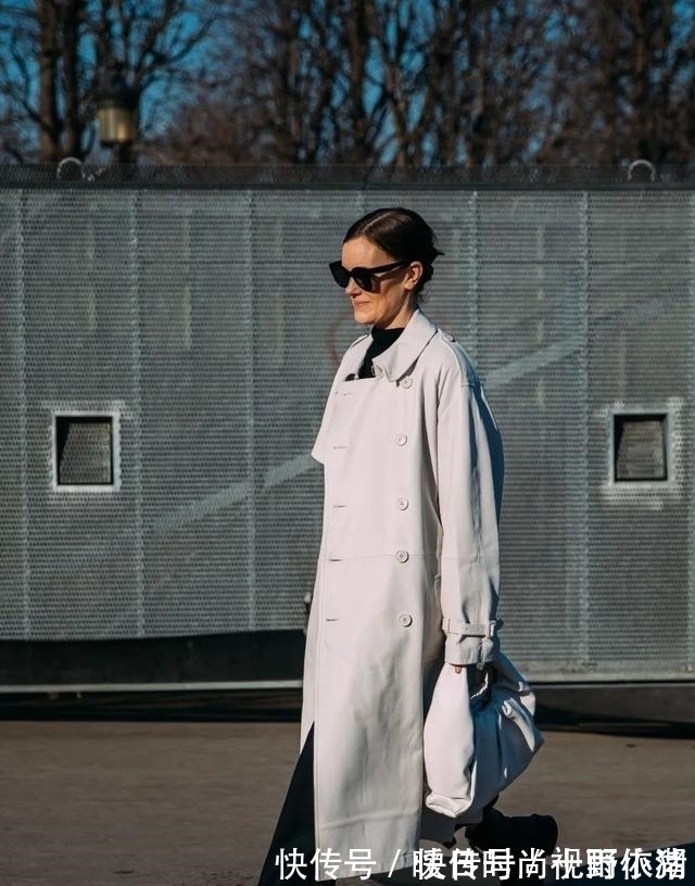 穿搭 “阔腿裤”大势已去,今年流行用这条裤子配风衣,时髦显瘦又洋气