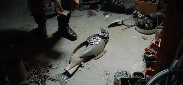 完美|艺术家变废为宝,将各种垃圾收集起来,创作出了完美的艺术品