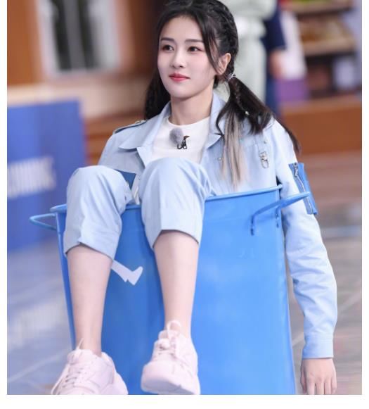 奔跑吧：杨颖开挖掘机技术不错，白鹿做菜手忙脚乱，林一体验喂奶