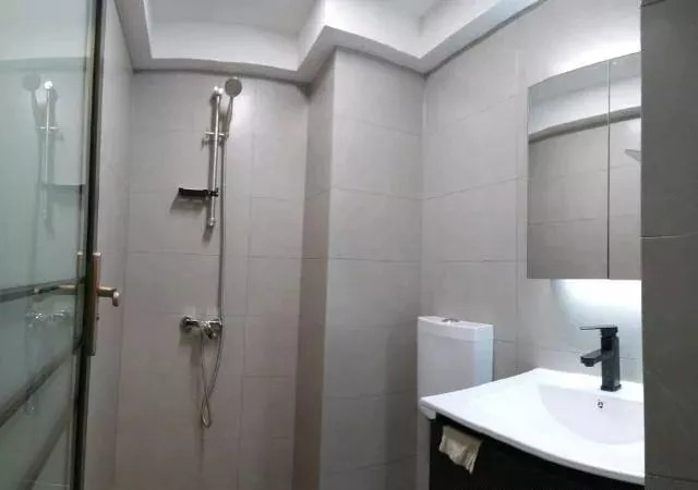 靠谱|找亲戚装修就是靠谱!93㎡装修花了5万,打扫干净通风中,先晒晒