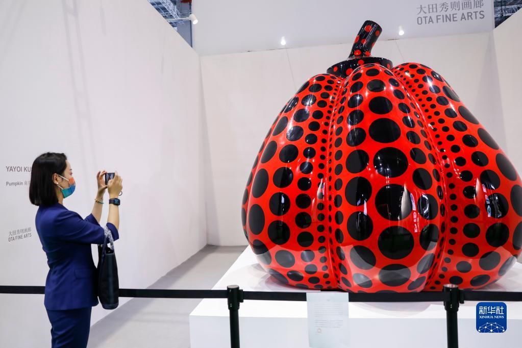 张玉薇#草间弥生作品亮相“四叶草”