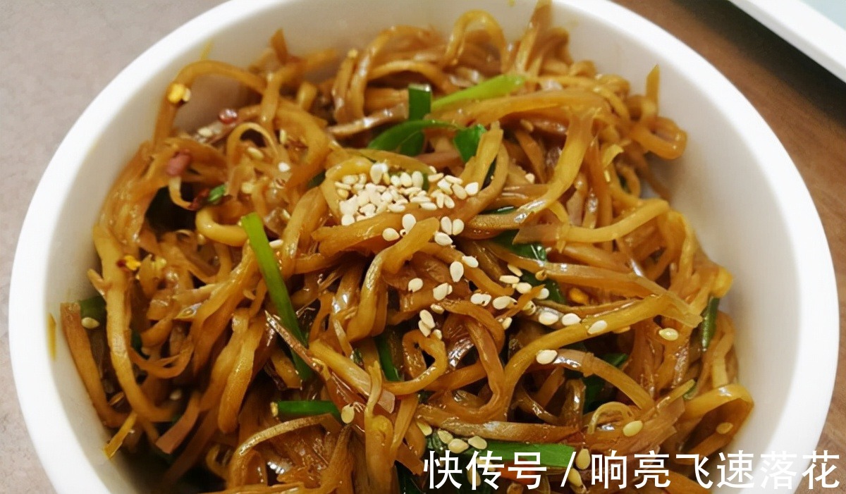 腌芥菜,只放盐不好吃,80奶奶教我3招,脆爽入味,我每年腌一缸!