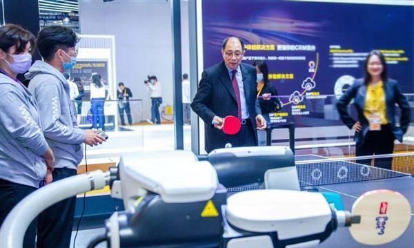 5G +AI为机器人发展提供强大动力 高通介绍多种毫米波机器人应用